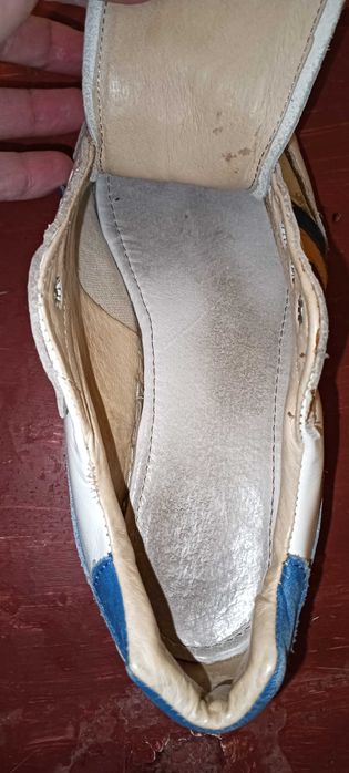 Adidași MApN din piele – albi, bandă laterală tricoloră – mărimea 28