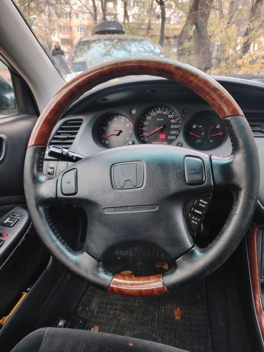 Хонда Акорд 6 2002 2.3 V- tec няма Газ