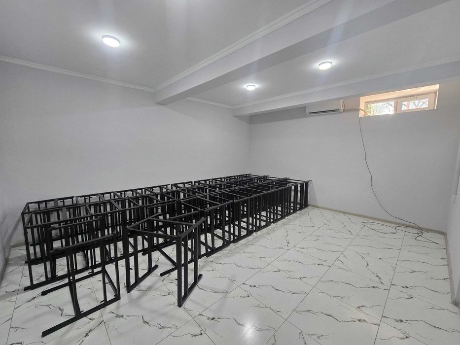 Сдается в аренду помещение в центре Джами. Для магазина мебелей и запч