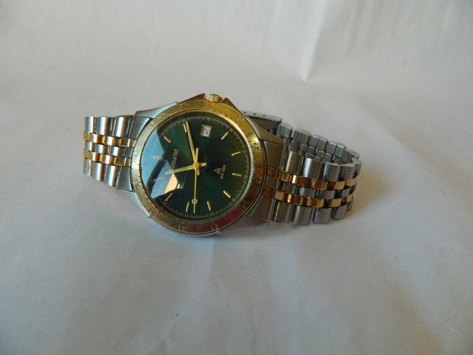 Ceas barbatesc deosebit ACCURIST , placaj auriu , cod A4