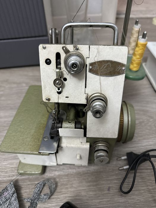 Оверлок трехниточный