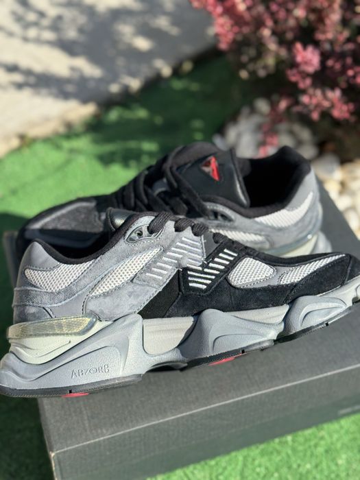 New balance 9060 negri/gri marimea 43 noi