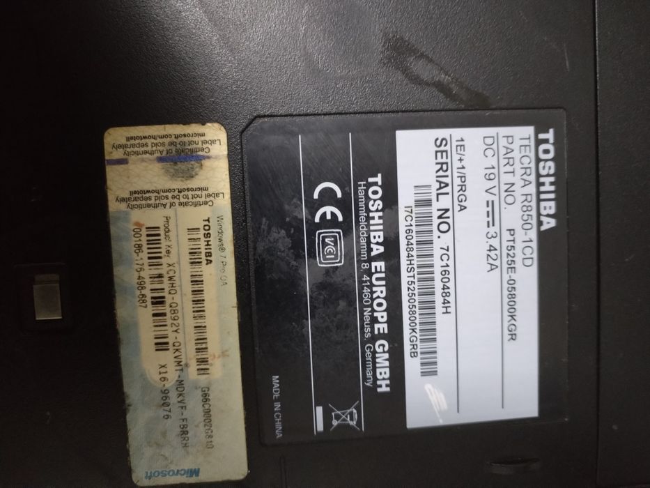 Vand laptop Toshiba-I5 pentru piese