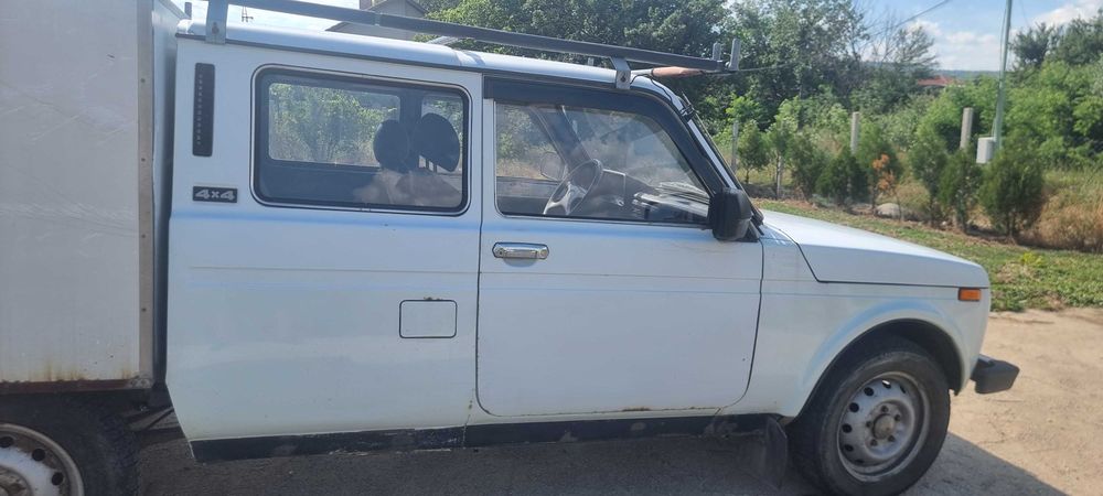 Автомобил Лада Нива