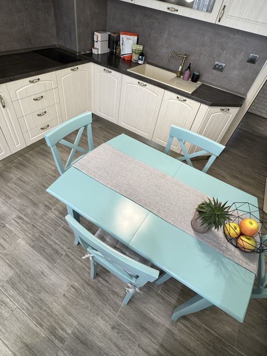 Разтегателна трапезарна маса с 4 стола