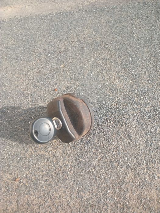 Продавам капачка за резервоар