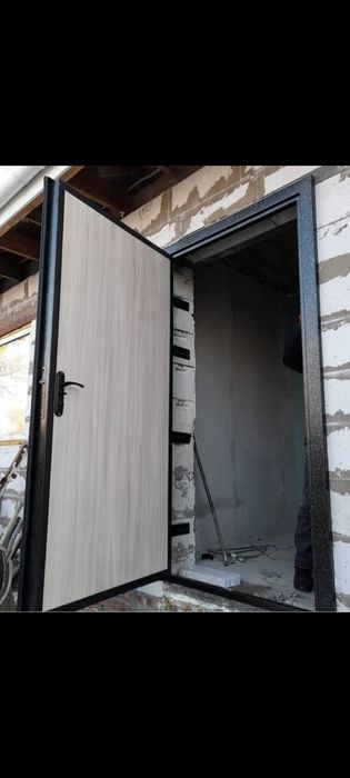 Двери металлические с усиленным полотном