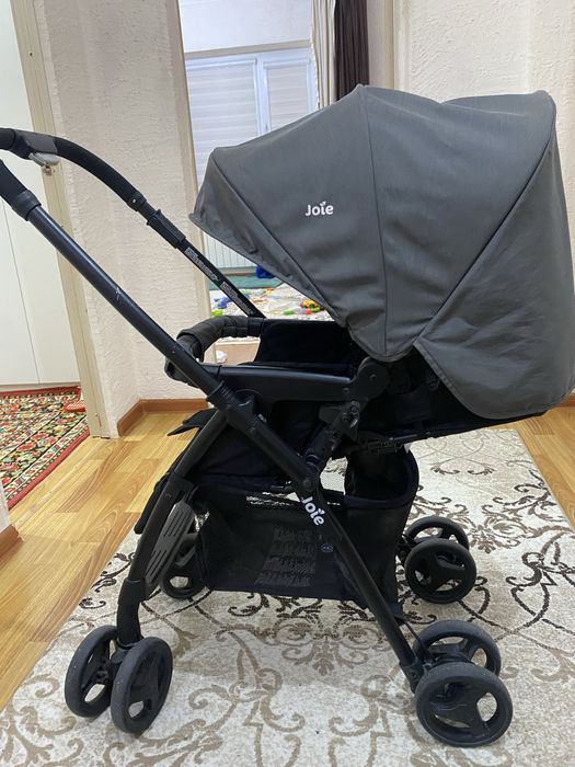 Коляска в отличном состоянии бренда Jole