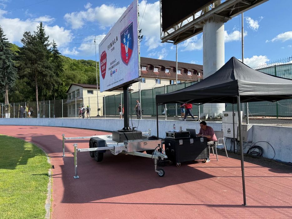 ECRAN LED  Remorca  4x3 m  cu ridicare electrica