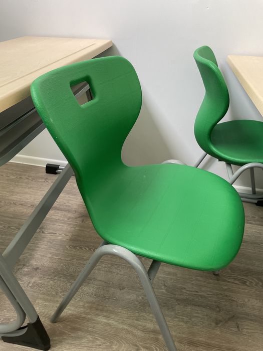 Парта школьная. Стульчики