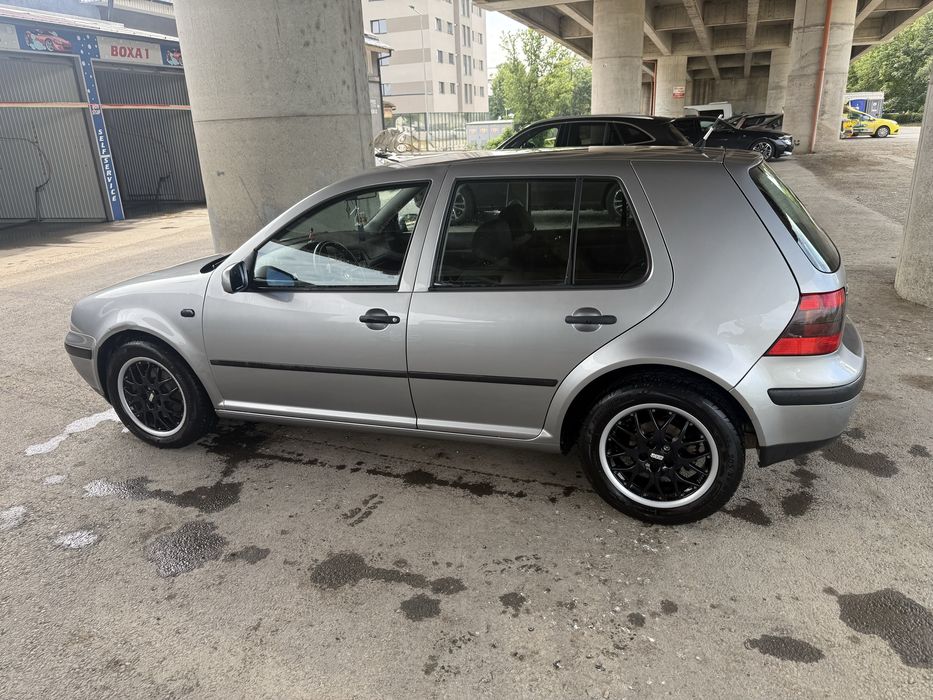 VOLKSWAGEN Golf 2002