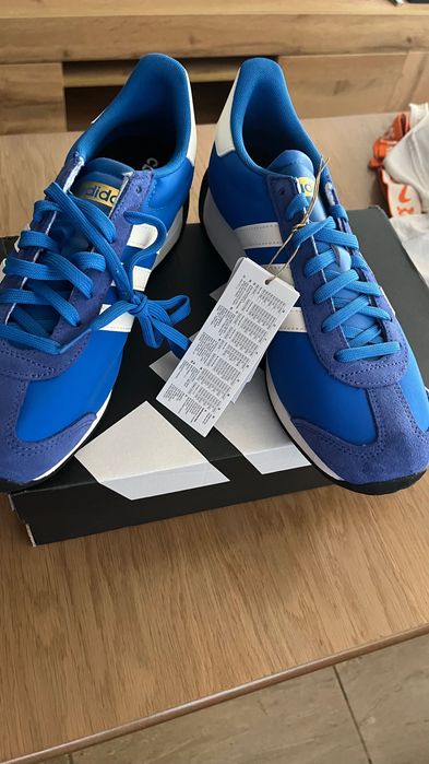 Adidas runvista shoes 42.5
