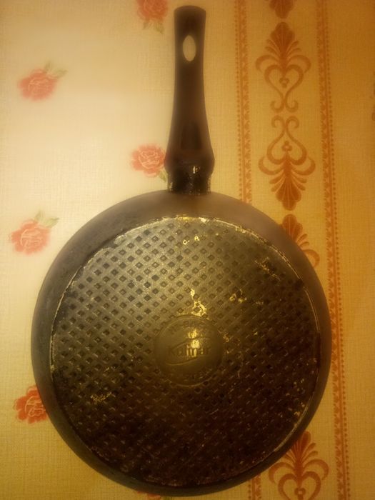 Срочно продам 2 сковородки очень хорошего качества