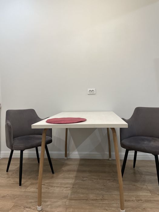 Обеденный стол для кухни