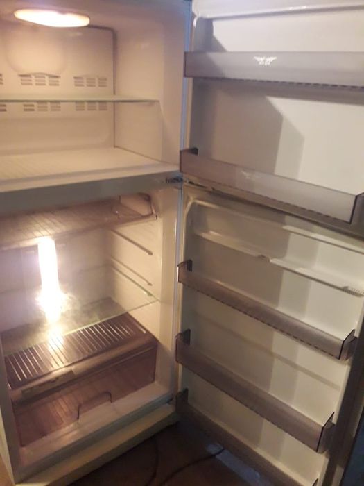 Продам холодильник с гарантией.