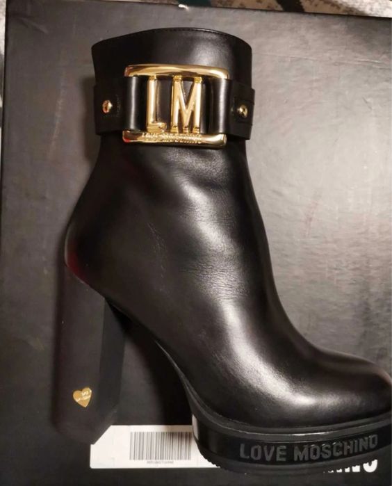 Уникални боти Love Moschino