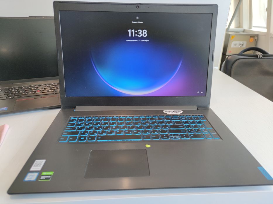 Продам ноутбук 17 дюймов Lenovo