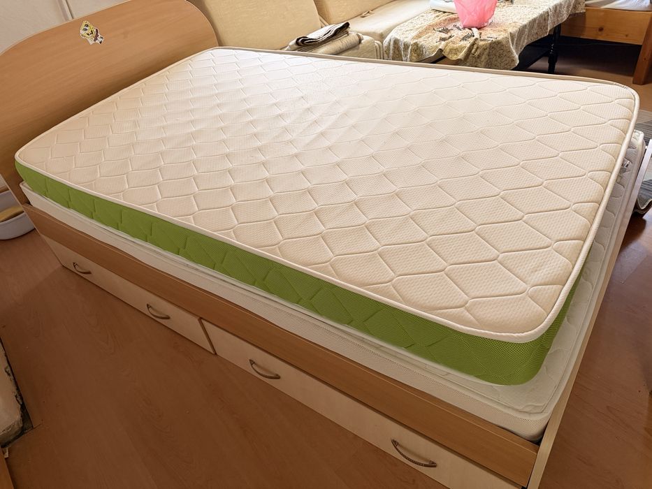 Матрак двулицев 120/190 с подамтрачна рамка.