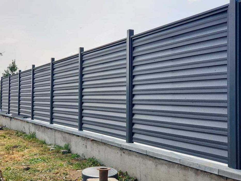 Garduri si porti din panouri stil jaluzele si alte modele disponibile