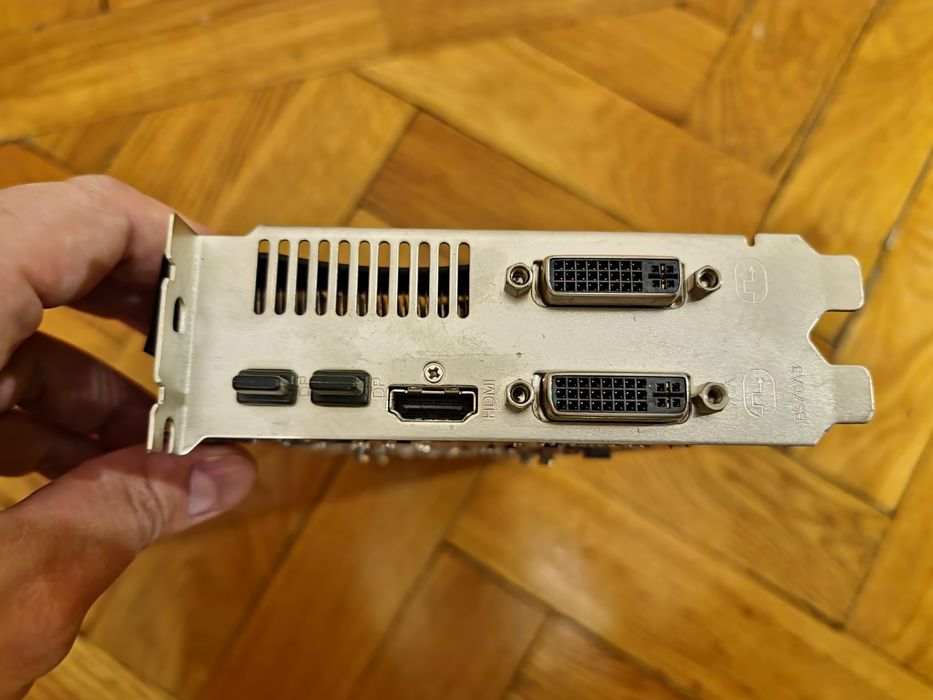 Видеокарта Radeon HD7950