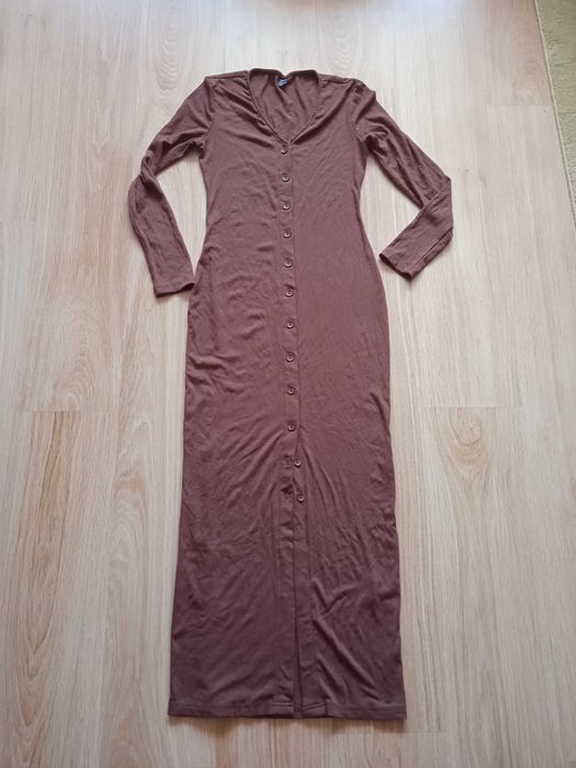 Рокля с дълъг ръкав