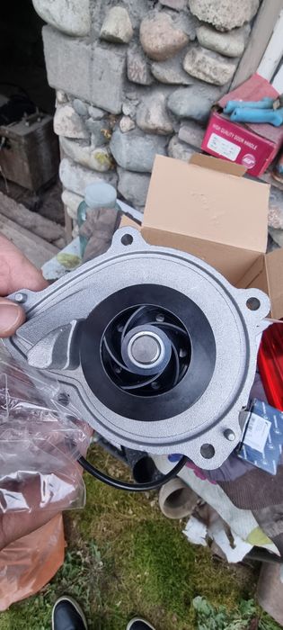 Водяная помпа на Peugeot 508