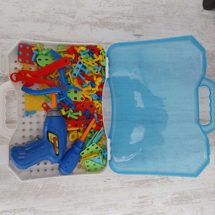 Конструктор с винтоверт на батерии