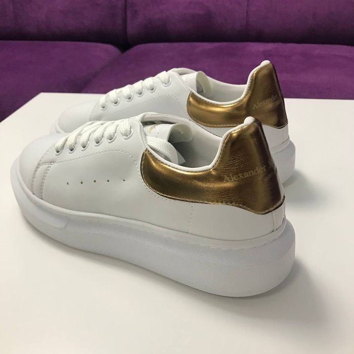 Vând adidași  Alexander