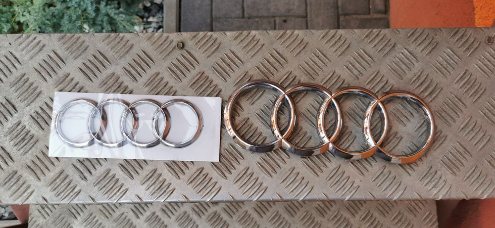 Vând diverse piese Audi A4 b8. 5 ,capace oglinzi, semnalizări oglinzi, embleme fata-spate