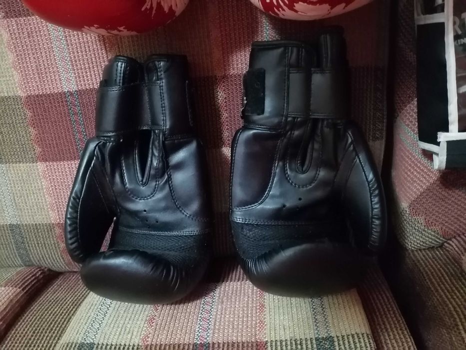 Боксови ръкавици