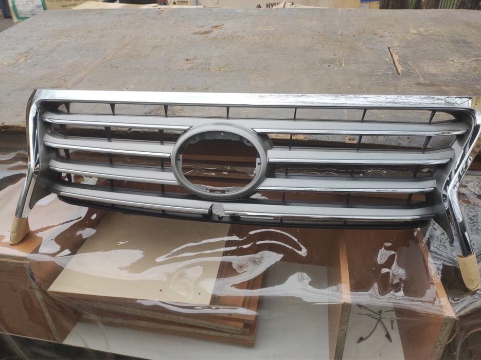 Продам Решетку на Лексус 570