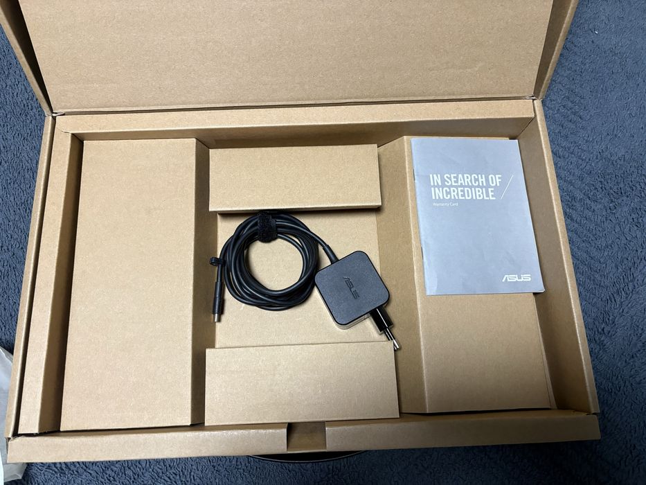Vand laptop asus pentru Studii