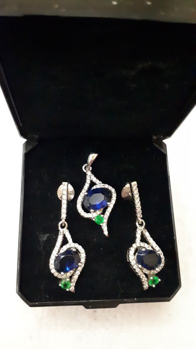 Серебряный комплект гвоздики и кулон