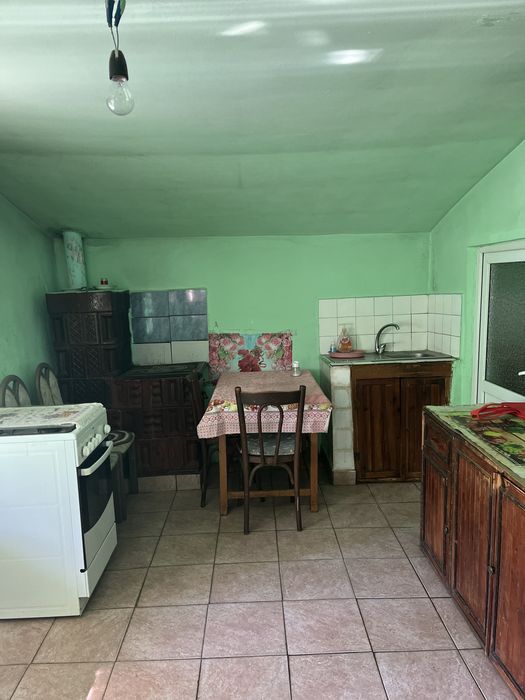 Vând casă 3 camere,hol,baie,bucătarie vară,cămară,pivniță