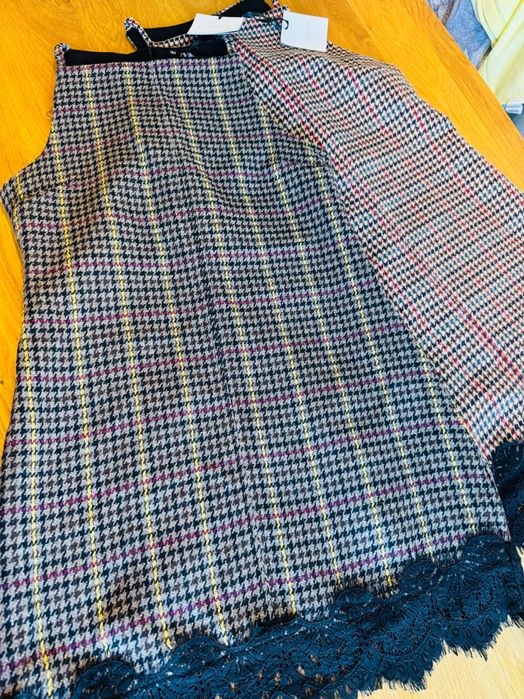 Италианска Рокля каре с вълна и дантела