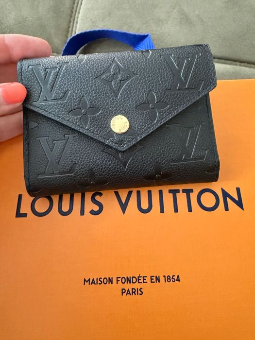 Louis Vuitton Victorine Черен Портфейл
