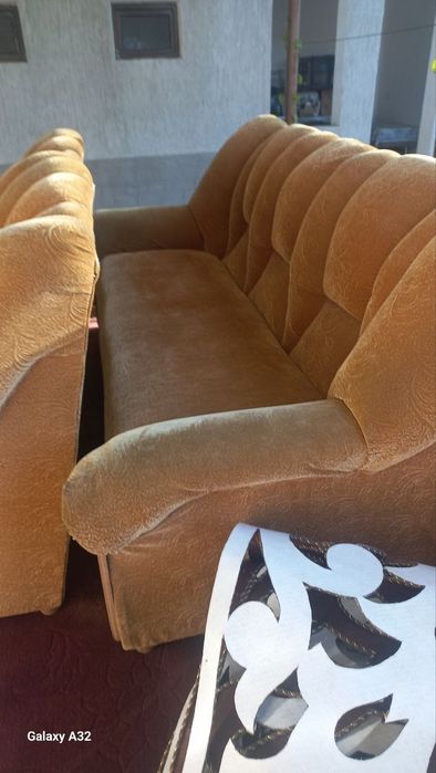 Divan kreslo yangidek baquvvat xali yangidek