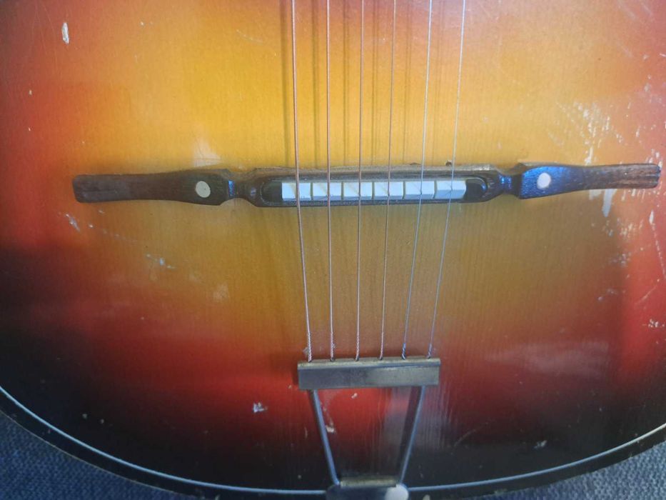 продавам електроакустична китара,произведена в Германия