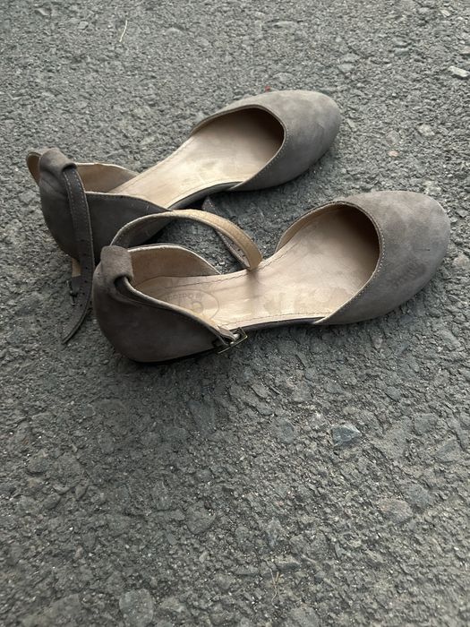 Балетки с ремешком новые