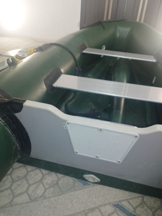 Лодка с мотором в идеальном состоянии