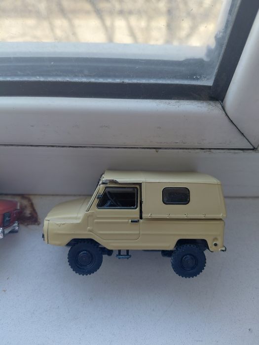 Продам сувенирные машинки