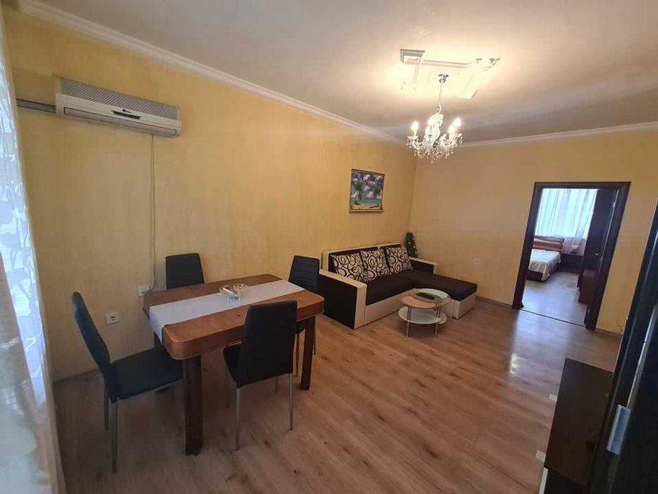 Дава се под наем Двустаен апартамент в Бургас, Център - 65 кв.м за 255 € - Снимка #2