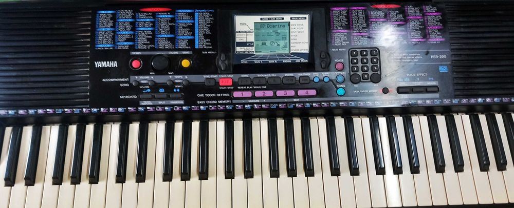 Синтезатор"Ямаха"PSR 220