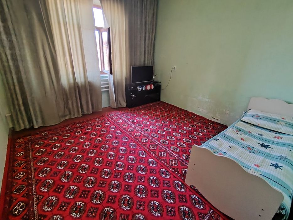 Shahar markazidan 4 xonali kvartira sotiladi.