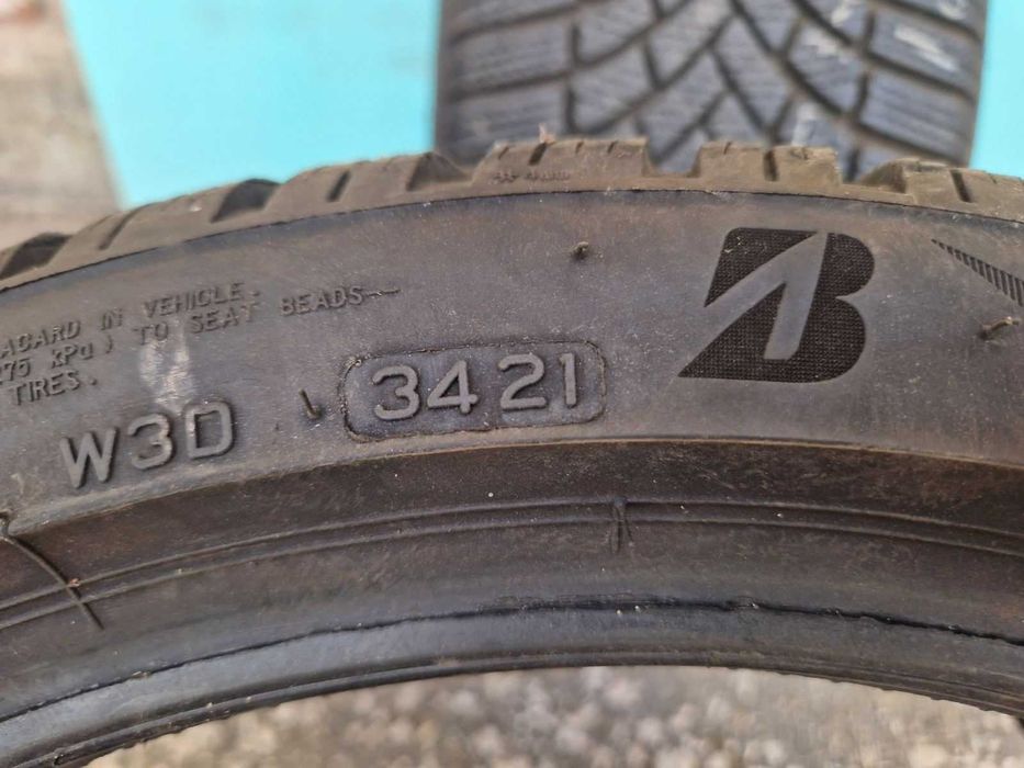 2 Bridgestone R18 225/40 Зимни гуми  DOT3421