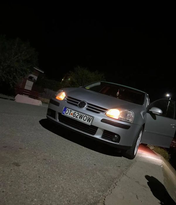 Vând Golf 5 1.9 tdi