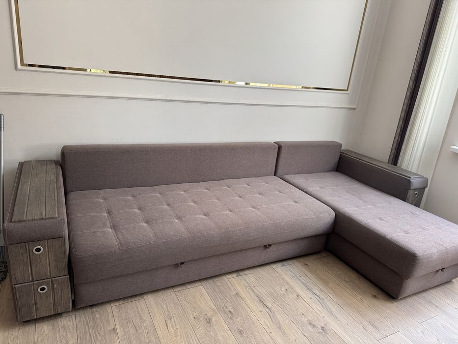 Диван с побушками