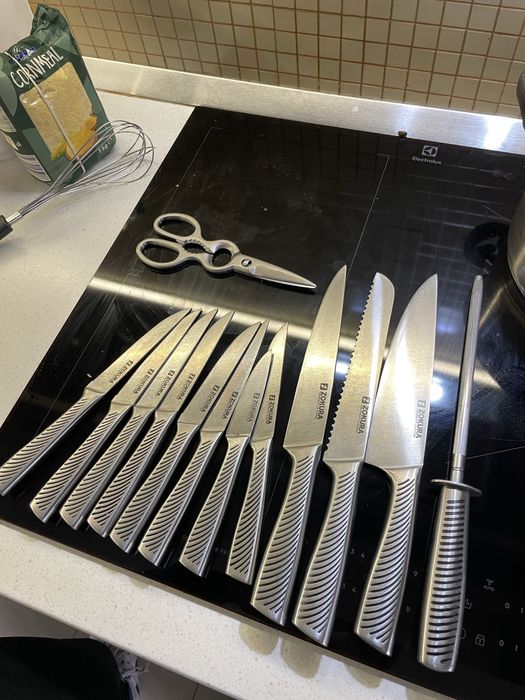 Set cuțite Zokura – 14 piese, oțel inoxidabil, suport lemn