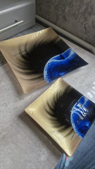 Продам набор квадратных тарелок