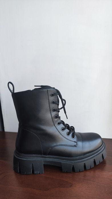Продам демисезонные ботинки